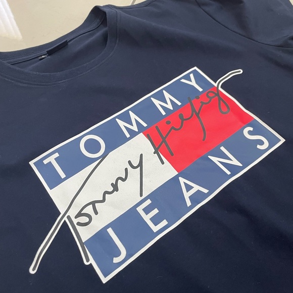 Tommy Hilfiger navy t shirt - Picture 4 of 7